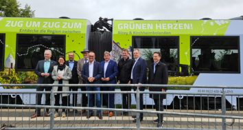 25 Jahre Reaktivierung der Bahnstrecke zwischen Alzey und Kirchheimbolanden / ZÖPNV und vlexx setzen „Botschafter der Donnersbergbahn“ auf die Schiene