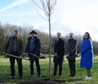 500 Bäume für das Saarland: vlexx pflanzt symbolischen Baum im Wagwiesental Neunkirchen