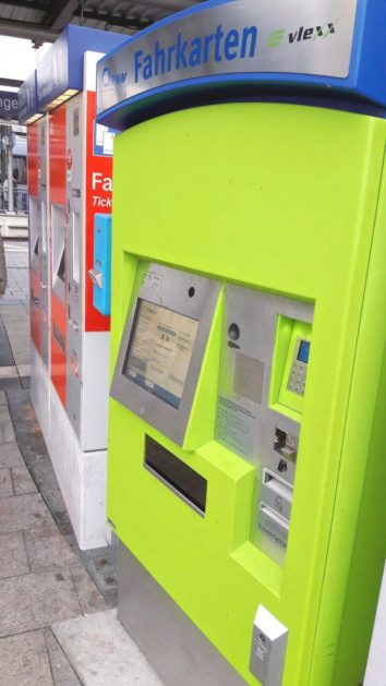 vlexx schützt Fahrkartenautomaten mit Farbpatronen