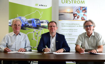 Vertragsunterzeichnung für nachhaltige Energie: vlexx erhält 760 Solarmodule von UrStrom